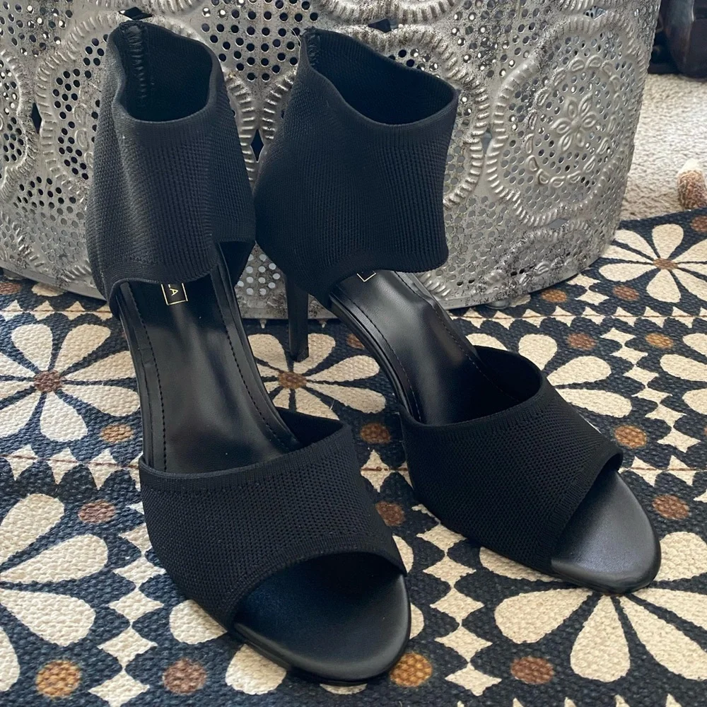 Elegant Black Women's Heels - Picture 8 of 14